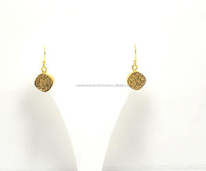 ต่างหูห้อยทรงหมอนประดับพลอยดรูซี่สีทอง ชุบทองบนเงินแท้ ของขวัญแต่งงานสุดคลาสสิกสำหรับเธอ - Product Image 4