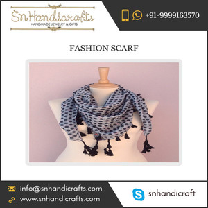 Écharpe d'hiver pour femmes, motif fascinant, de haute qualité, tendance, fabriquée par un fabricant - Product Image 1
