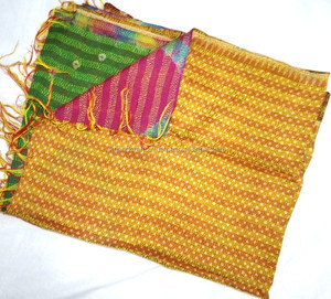 Foulards à la main En Soie Réversible Kantha Châle - Product Image 1