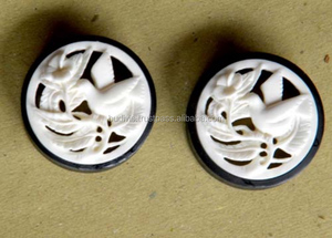 Venta al por mayor de tapones para los oídos tallados en hueso de madera grande con cuerpo de estilo étnico, ajuste de garra, anillos esterilizados para la nariz, compromiso de fiesta - Product Image 6