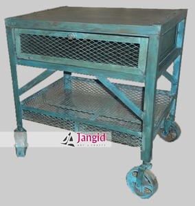 Table d'appoint mobile industrielle vintage en fer rustique sur roulettes avec plateau de service et 1 tiroir pour hôtel, salon ou mobilier de maison - Product Image 5
