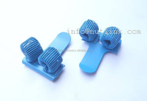 Porte-stylo de bureau bleu ciel avec porte-badge intégré et accessoires - Product Image 1