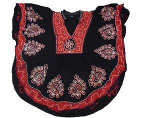 Vestido Boho de Algodón Bordado con Cuello en V, Sin Mangas, Corte Holgado, Largo Midi, Rojo y Negro, Patrón Geométrico, Volantes Hechos a Mano en el Dobladillo - Product Image 1