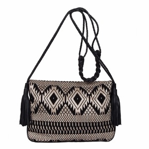 Sac bandoulière bohème en textile avec motif géométrique et pompon décoratif pour usage quotidien - Product Image 6