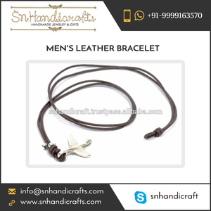 Pulsera de Cuero para Hombre Estilo Cola de Ballena a un Precio Increíble, Hecha a Mano con Magia - Product Image 1