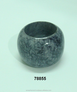 Rond de serviette en bois de couleur verte fait à la main - Product Image 1