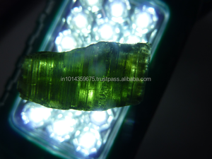 Piedra en bruto de paja de turmalina negra verde natural Piedra preciosa mineral Esmeralda - Product Image 4