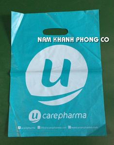 Bolsa de pie troquelada de HDPE impresa personalizable, Asa de sellado térmico con logotipo personalizado para compras, origen de Vietnam - Product Image 3