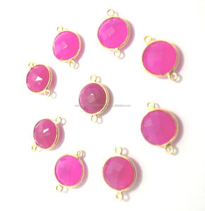 Connecteur personnalisé en argent sterling 925 plaqué or 18 carats avec chalcédoine rose vif facettée ronde sertie clos, style bohème, pierre de naissance - Product Image 3