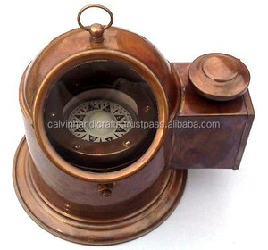 BELLE MAIN REPRODUCTION LAITON BOUSSOLE AVEC LAMPE À HUILE CHCOM291 - Product Image 1