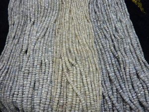 Perles de pierre à facettes en diamant naturel Silverite - Product Image 3