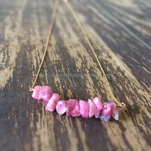 Venta al por mayor de Chips de Rubí, diseños de collar de piedra, joyería de moda Unisex hecha de Plata de Ley 925 para regalo o boda - Product Image 2