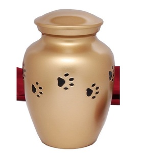 Urna de metal, urna roja brillante para cenizas, marca de pata clásica, cremación de mascotas, urna de cremación de mascotas grabada en latón - Product Image 5