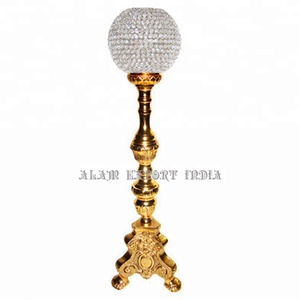 Chandelier de mariage en métal haut de 90 cm, fait main, style baroque, avec motif en relief, pièce maîtresse - Product Image 4