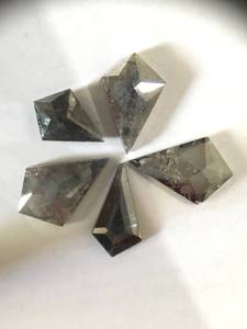 Diamantes Sueltos Naturales de Sal y Pimienta en Forma de Cometa y Forma Antigua, de 0.50 a 1.00 Quilates - Product Image 3