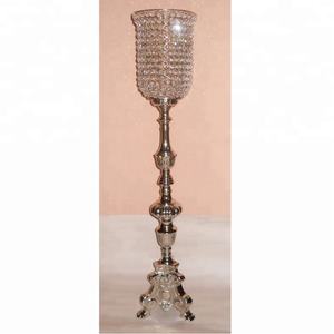 Chandelier de mariage en métal haut de 90 cm, fait main, style baroque, avec motif en relief, pièce maîtresse - Product Image 3
