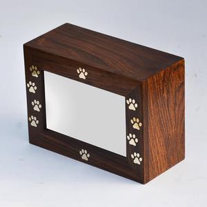 Urnes élégantes et luxueuses en bois pour animaux de compagnie avec cadre photo et pattes Design Urnes pour cendres pour services funéraires - Product Image 2