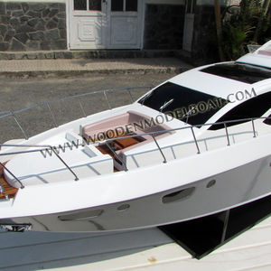 Modèle de bateau en bois AZIMUT GRANDE 120SL_ Modèle artisanal en bois - Product Image 1