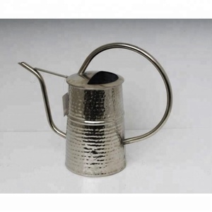 Regadera de metal hecha a mano para jardín martillado, regadera de metal para casa, planta, diseño de martillo, lata de almacenamiento de agua para jardín - Product Image 1