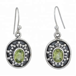 Pendientes Colgantes de Plata de Ley 925 con Gema Ovalada de Peridoto, Hechos a Mano, para Regalo de Boda o Fiesta - Product Image 1