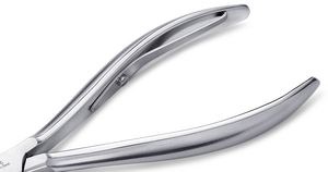 Pinzas para cutículas chapadas en gris de acero inoxidable NGHIA con mordaza completa de junta de caja de resorte doble de la marca Vietnam - Product Image 4