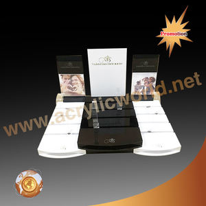 Présentoir célèbre acrylique adapté aux besoins du client de montre pour le centre commercial avec la conception différente présentoir acrylique pour le présentoir de montre de montre avec des anneaux de C - Product Image 5