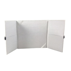 Invitación elegante de folio de tapa dura de seda blanca para bodas mejorada con un adorno de botón de cristal - Product Image 4