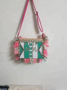 Bandolera de mujer con patrón de hilo y decoración de borlas para fiestas y compras - Product Image 4