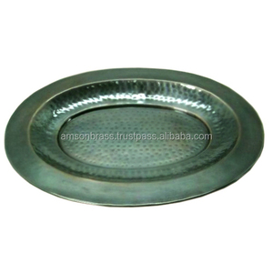 Plats et assiettes de table martelés de forme ovale - Product Image 1