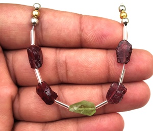 Impressionnant qualité naturel 5 pièces grenat péridot pierre précieuse rugueux non traité Top perceuse bijoux à bricoler soi-même faisant supplie - Product Image 4