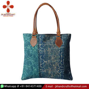 Bolso Tote cosido a mano Kantha con estampado índigo de diseño étnico - Product Image 1