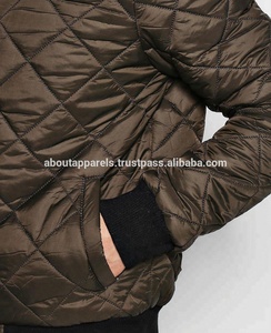 El más nuevo diseño superventas Ropa a granel Algodón transpirable Acolchado y acolchado Chaquetas acolchadas Abrigos Fábrica de prendas de China - Product Image 4