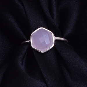 Meilleure qualité Hexagone Briolette Rose Calcédoine Gemstone Bague réglable en argent Plaqué or blanc 18 carats Bijoux faits à la main pour les femmes. - Product Image 3