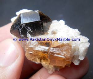 LOS MEJORES ESPÉCIMENES DE TOPAZO DE ALTA CALIDAD CON FLUORITA DEL VALLE DE SKARDU, PAKISTÁN - Product Image 1