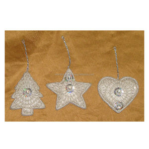 Ornement de Noël brodé à la main - Product Image 1