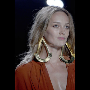 مجموعة هدايا إشبينة العروس جميلة على شكل كمثرى مطلية بالذهب لقرط متدلي - Product Image 1