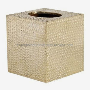 Boîte à mouchoirs en métal martelé doré en acier inoxydable - Product Image 1