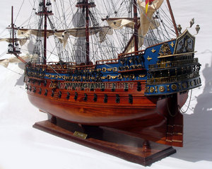 Modèle de bateau en bois d'acacia de style nautique SAN FELIPE Vietnam, technique peinte à la main, artisanat - Product Image 4