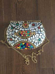 Bolso de Mano Tipo Clutch con Diseño de Mano de Hamsa en Mosaico Colorido Hecho a Mano - Product Image 3