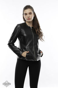 Chaqueta teñida de piel de oveja auténtica Valeriano Romano para mujer, abrigo de invierno con acabado transpirable de último diseño - Product Image 3