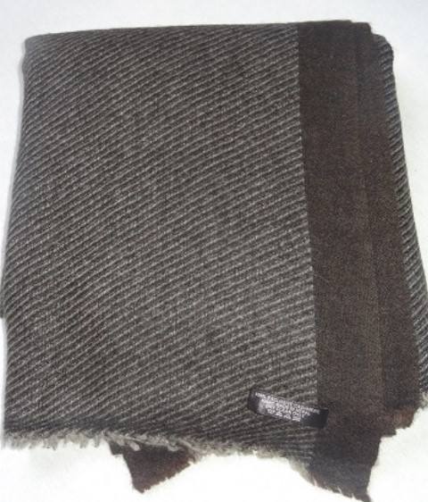 สีเทาเข้ม