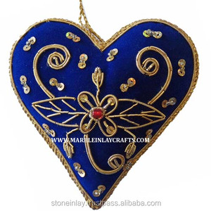 Ornements de Noël en forme de cœur faits à la main pour la décoration de Noël et de fête avec une qualité supérieure - Product Image 1