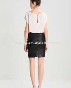 OEM แฟชั่นใหม่สีดำแน่นสั้นผู้ใหญ่ผู้หญิงหนังกระโปรง - Product Image 3