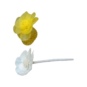 Vente en gros de diffuseur de roseau à fleurs en bois Sola Décoration de parfum d'intérieur avec rose séchée Tige faite à la main de style ins en boîte - Product Image 3