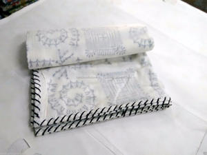 Couvre-lit indien Kantha fait main pour bébé, couverture de luxe en coton imprimé - Product Image 2