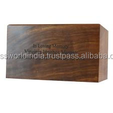 Suministros funerarios de la India, urna de madera fuerte de Brassworld para adultos - Product Image 2