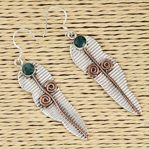 Pendientes colgantes de plata de ley 925 Round Cab Esmeralda Gemstone Designer Leaf Pendientes Bisel Setting Trendy Pendiente de moda. - Product Image 2