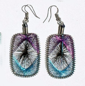 Pendientes colgantes coloridos con ajuste gitano de alpaca peruana cuadrados a la moda para mujer hechos a mano al por mayor - Product Image 1