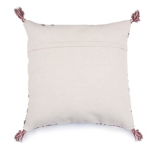 Housse de coussin en coton jacquard de designer avec pompons, élégante et riche en détails décoratifs, housse de coussin de dossier, vente en gros de housses de coussin - Product Image 6