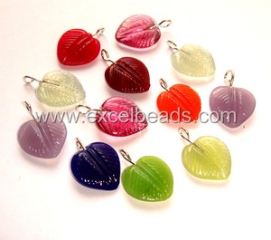 Pendentifs en verre soufflé à la main de qualité supérieure en rouge, vert et bleu pour la fabrication de bijoux décoratifs et la suspension, par Excel Exports - Product Image 5
